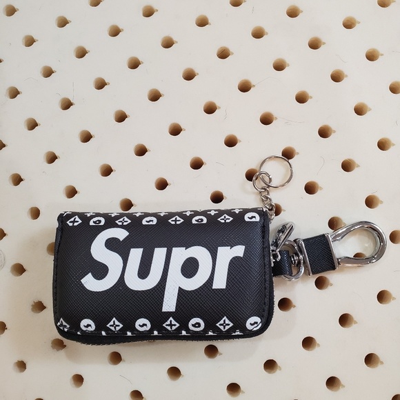 supreme keychain wallet